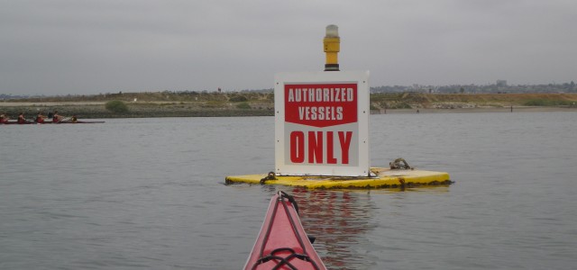 31. marts 2012 Endelig en ordentlig rotur i det fremmede! En god 1 1/2 time med surf i store bølger og masser af marinedyr. Jeg roede en tur i udkanten af San Diego River...